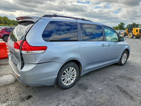 2014 TOYOTA SIENNA — PSRA