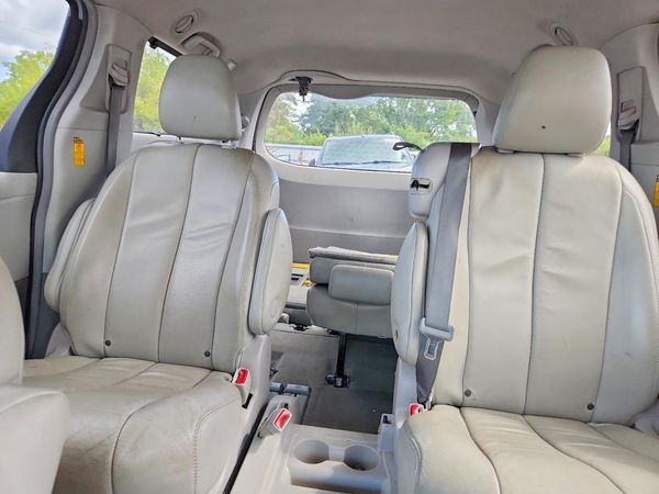 2014 TOYOTA SIENNA — SUVN