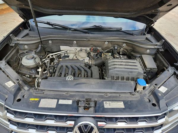 2018 VOLKSWAGEN ATLAS SE — Engine bay