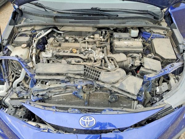 2020 TOYOTA COROLLA LE — Engine bay