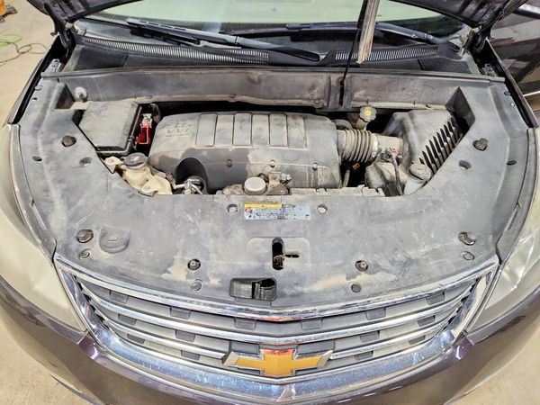 2015 CHEVROLET TRAVERSE LTZ — Engine bay
