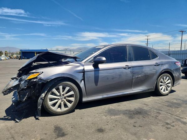 2019 TOYOTA CAMRY L/LE/SE/XLE — Front 3/4