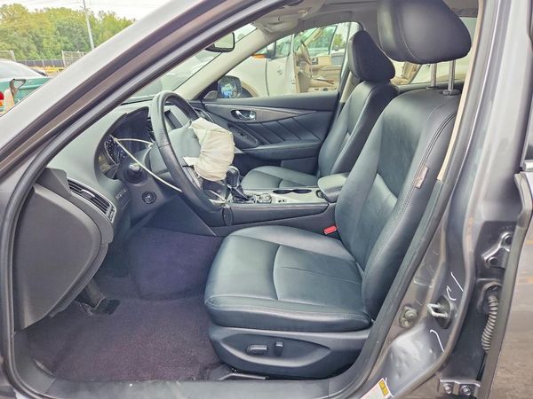 2017 INFINITI Q50 — DENT