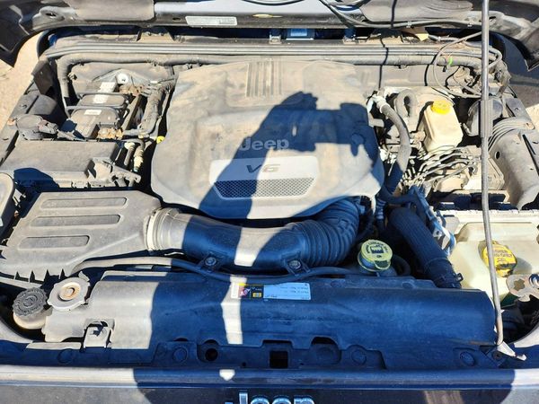 2014 JEEP WRANGLER Sahara — Engine bay