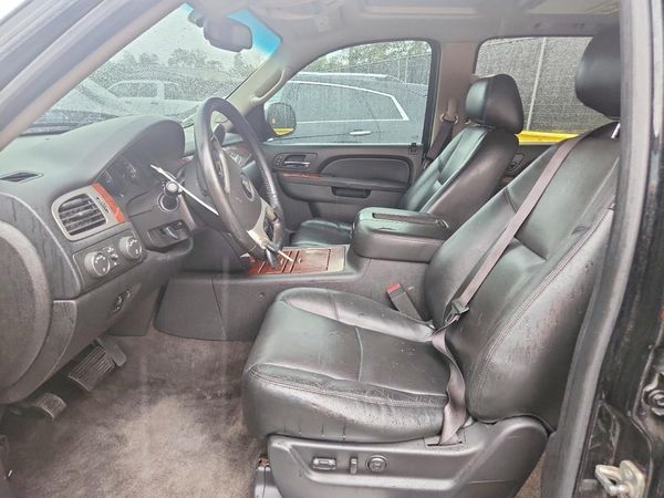 2014 CHEVROLET SUBURBAN LTZ — DENT