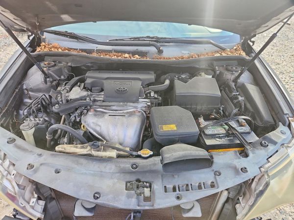 2012 TOYOTA CAMRY — Engine bay