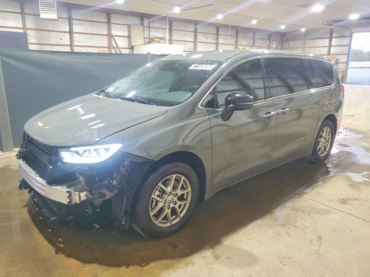 2025 CHRYSLER PACIFICA Select — Front 3/4