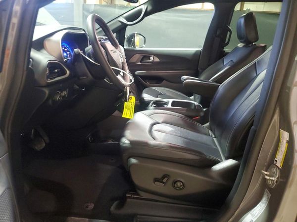 2025 CHRYSLER PACIFICA Select — DENT
