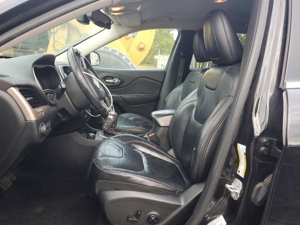 2015 JEEP CHEROKEE Limited — DENT