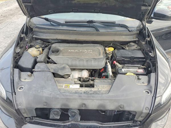 2015 JEEP CHEROKEE Limited — Engine bay