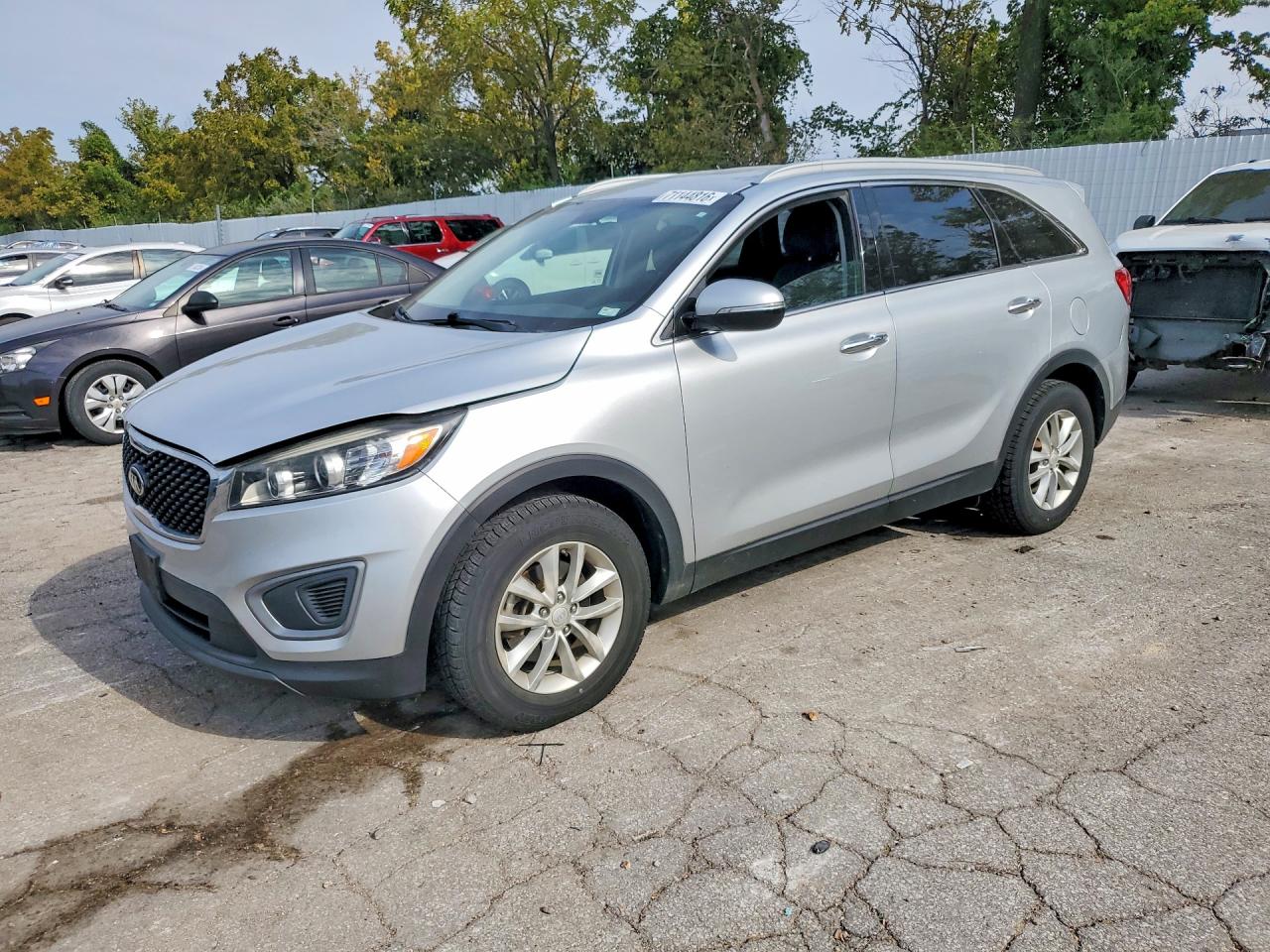 2016 KIA SORENTO L / LX — Front 3/4