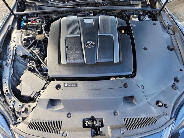 2018 LEXUS LS500 500 — Engine bay