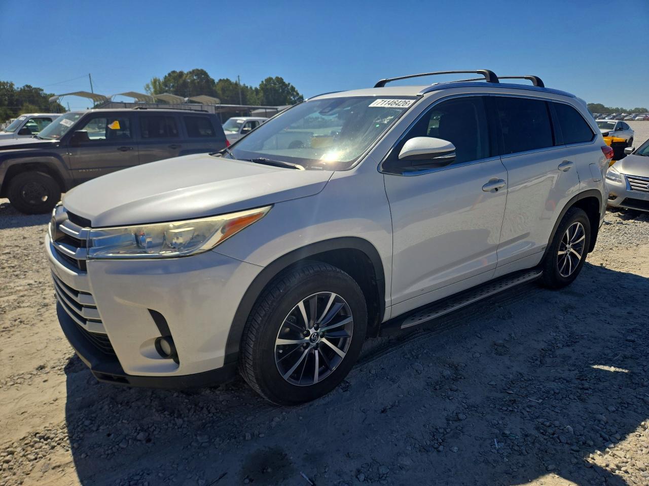 2017 TOYOTA HIGHLANDER SE/XLE — Front 3/4