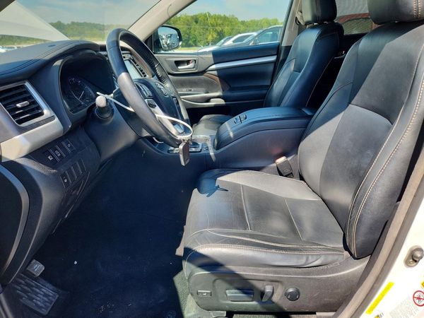 2017 TOYOTA HIGHLANDER SE/XLE — DENT
