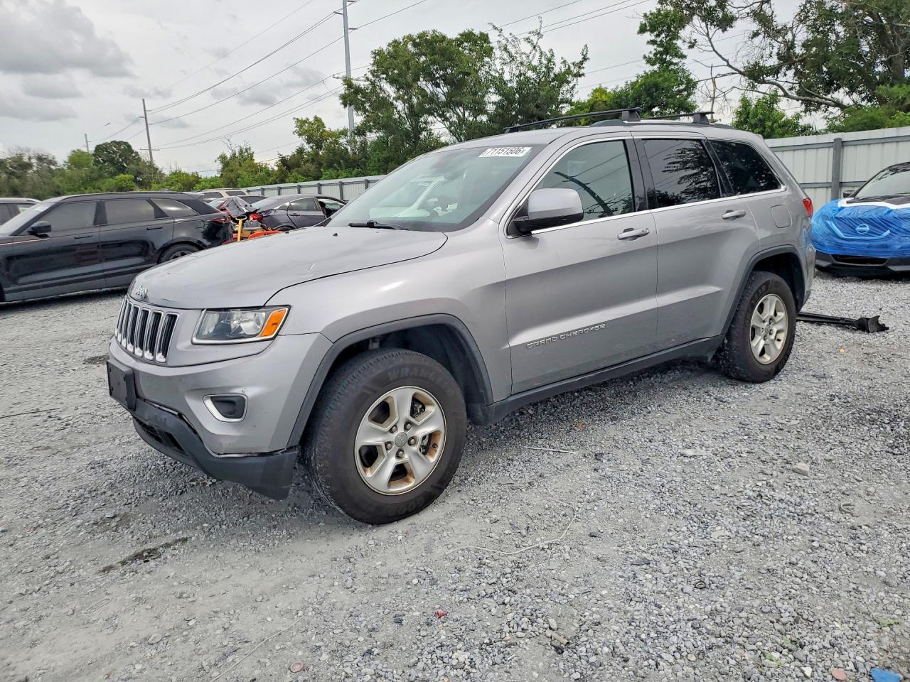 2016 JEEP GRAND CHEROKEE Laredo — Front 3/4