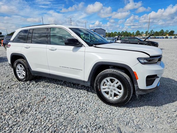 2024 JEEP GRAND CHEROKEE Laredo — Passenger 3/4