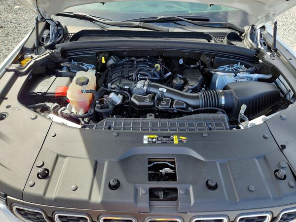 2024 JEEP GRAND CHEROKEE Laredo — Engine bay