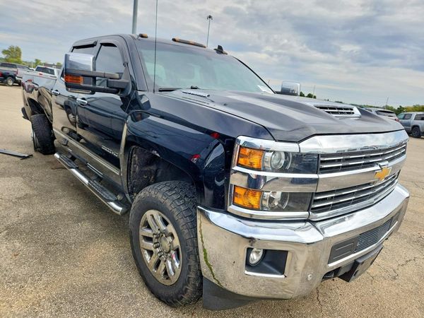 2017 CHEVROLET SILVERADO LTZ — Passenger 3/4