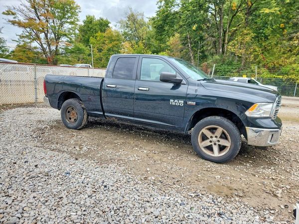 2015 RAM 1500 CREW SLT — Passenger 3/4