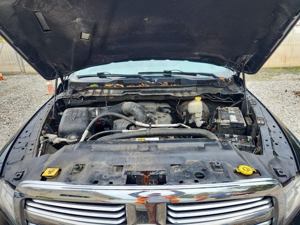 2015 RAM 1500 CREW SLT — Engine bay