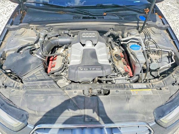 2013 AUDI S4 quattro Premium Plus — Engine bay