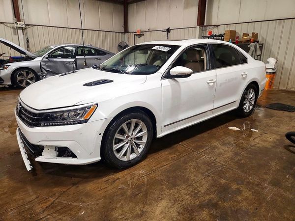 2017 VOLKSWAGEN PASSAT — Front 3/4