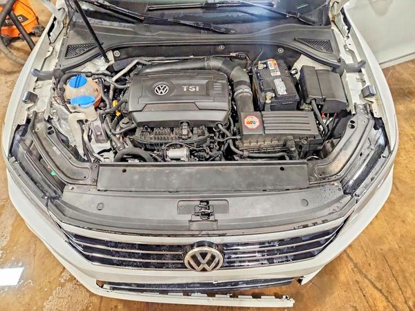 2017 VOLKSWAGEN PASSAT — Engine bay