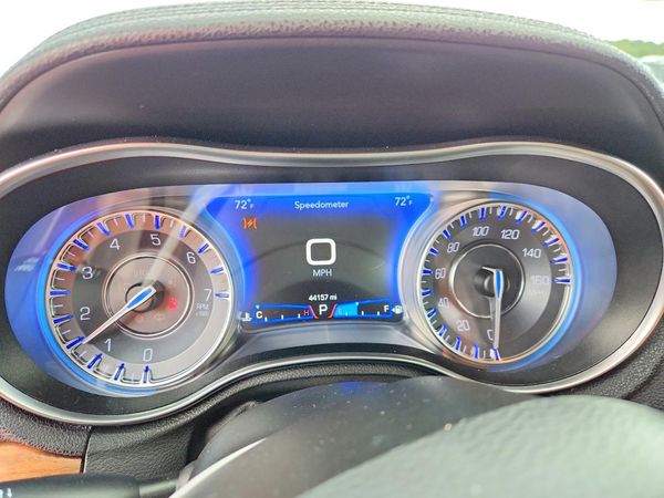 2019 CHRYSLER 300 — ODOM