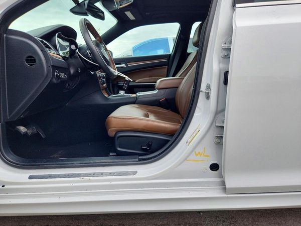 2019 CHRYSLER 300 — WLDM