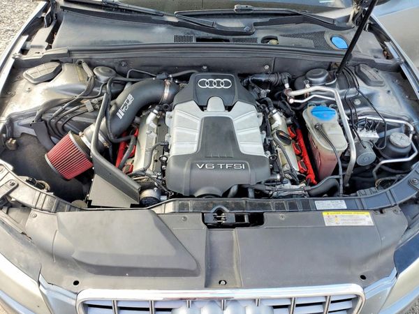 2012 AUDI S5 quattro Prestige — Engine bay