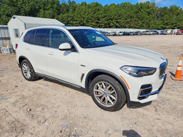 2023 BMW X5 xDrive45e — Passenger 3/4