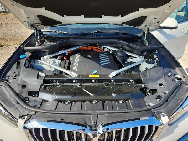 2023 BMW X5 xDrive45e — Engine bay