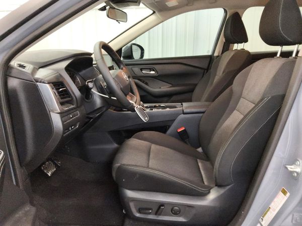 2026 NISSAN ROGUE SV — DENT