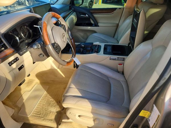2017 LEXUS LX 570 — DENT