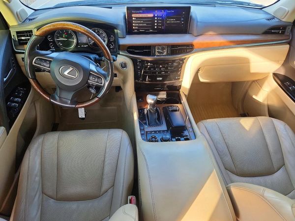 2017 LEXUS LX 570 — CKPT