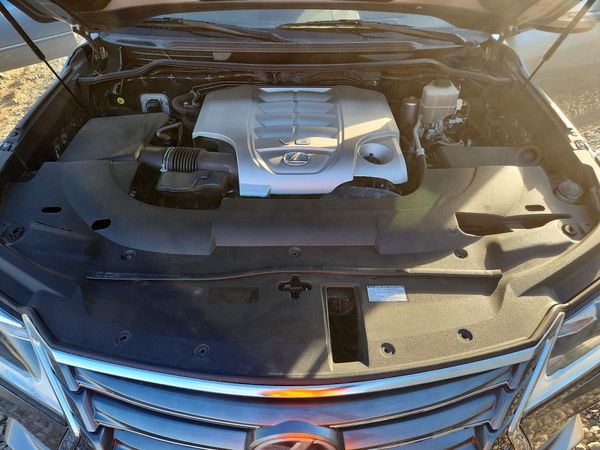 2017 LEXUS LX 570 — Engine bay
