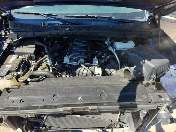 2019 NISSAN TITAN — Engine bay