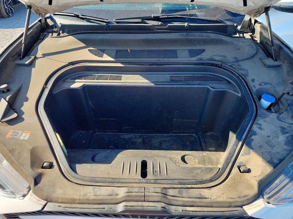 2021 FORD MUSTANG Select — Engine bay