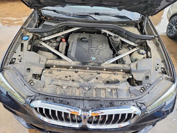 2020 BMW X5 xDrive40i — Engine bay