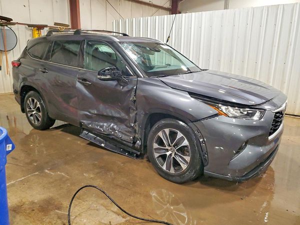 2020 TOYOTA HIGHLANDER XLE Nav — Passenger 3/4