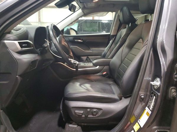 2020 TOYOTA HIGHLANDER XLE Nav — DENT