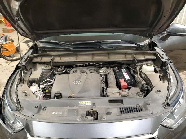 2020 TOYOTA HIGHLANDER XLE Nav — Engine bay