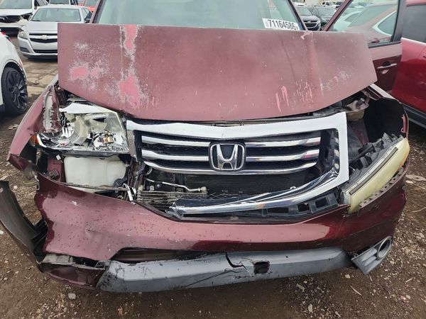 2012 HONDA PILOT TOURING — Engine bay