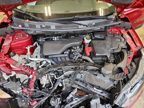 2020 NISSAN ROGUE — Engine bay