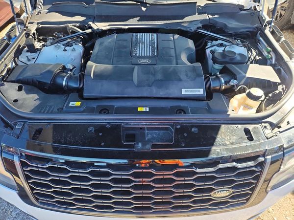 2018 LAND ROVER RANGE ROVER Supercharged — Engine bay