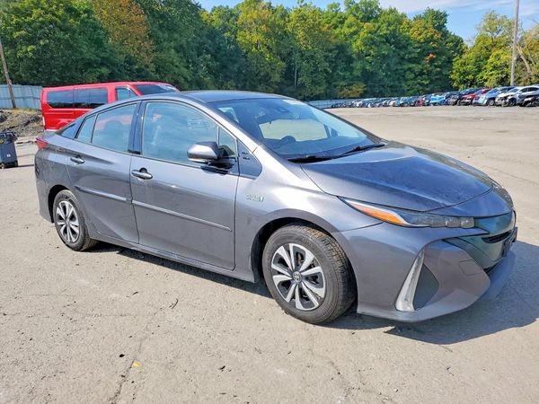 2017 TOYOTA PRIUS Three/Four/Four Adv — Passenger 3/4
