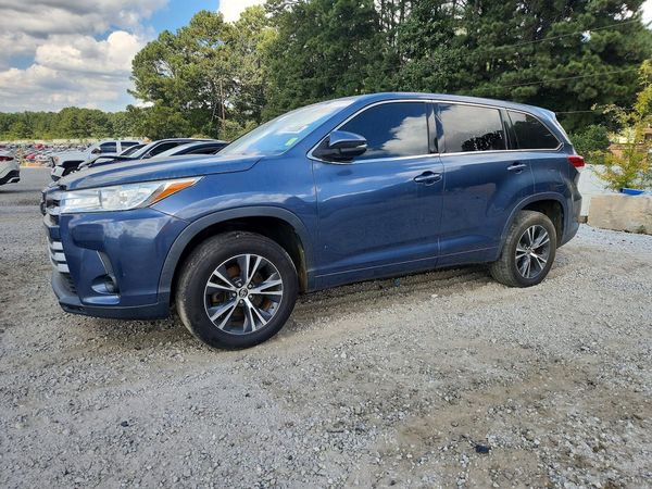 2017 TOYOTA HIGHLANDER — Front 3/4