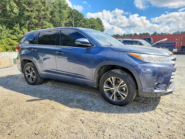 2017 TOYOTA HIGHLANDER — Passenger 3/4