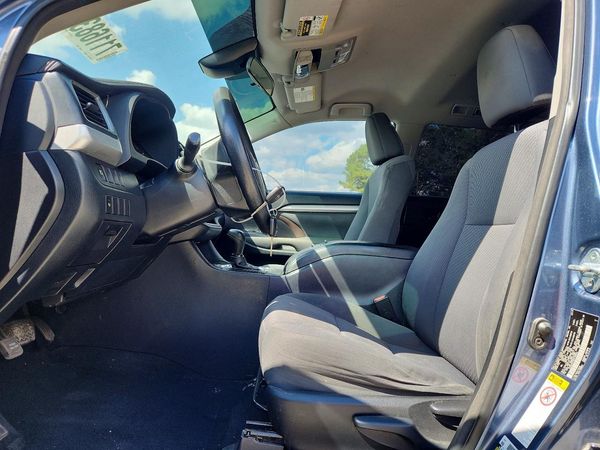2017 TOYOTA HIGHLANDER — DENT