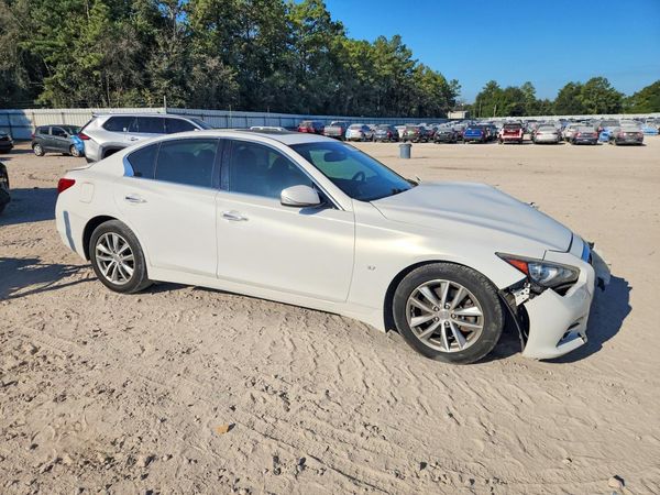 2015 INFINITI Q50 — Passenger 3/4